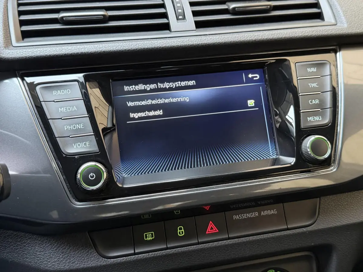 1.0 TSI Business Edition Apple CarPlay/Android Auto Full-link | Airconditioning | Cruise control | DAB ontvanger | Navigatiesysteem | Parkeersensoren achter | Trekhaak