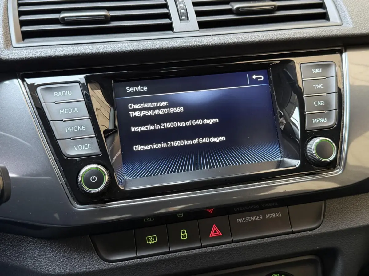 1.0 TSI Business Edition Apple CarPlay/Android Auto Full-link | Airconditioning | Cruise control | DAB ontvanger | Navigatiesysteem | Parkeersensoren achter | Trekhaak