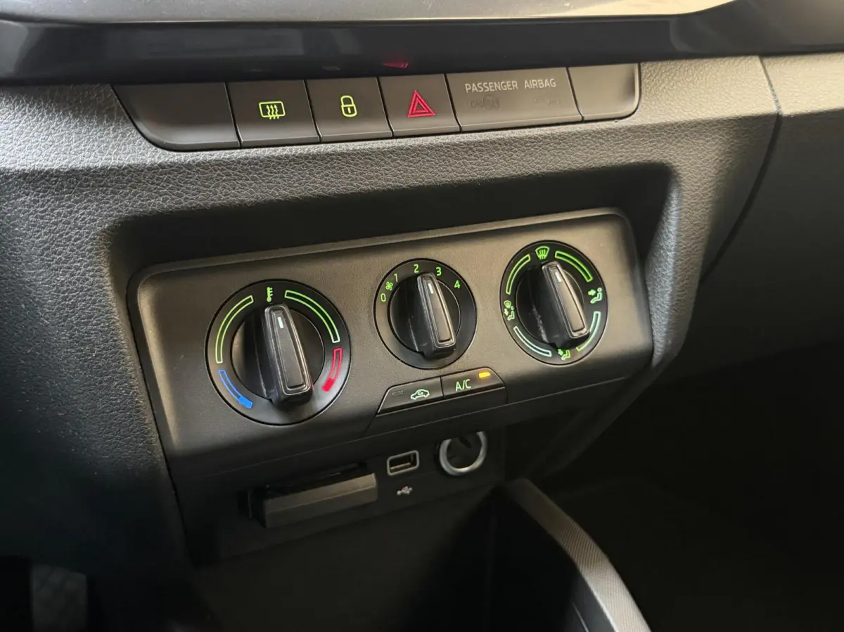1.0 TSI Business Edition Apple CarPlay/Android Auto Full-link | Airconditioning | Cruise control | DAB ontvanger | Navigatiesysteem | Parkeersensoren achter | Trekhaak