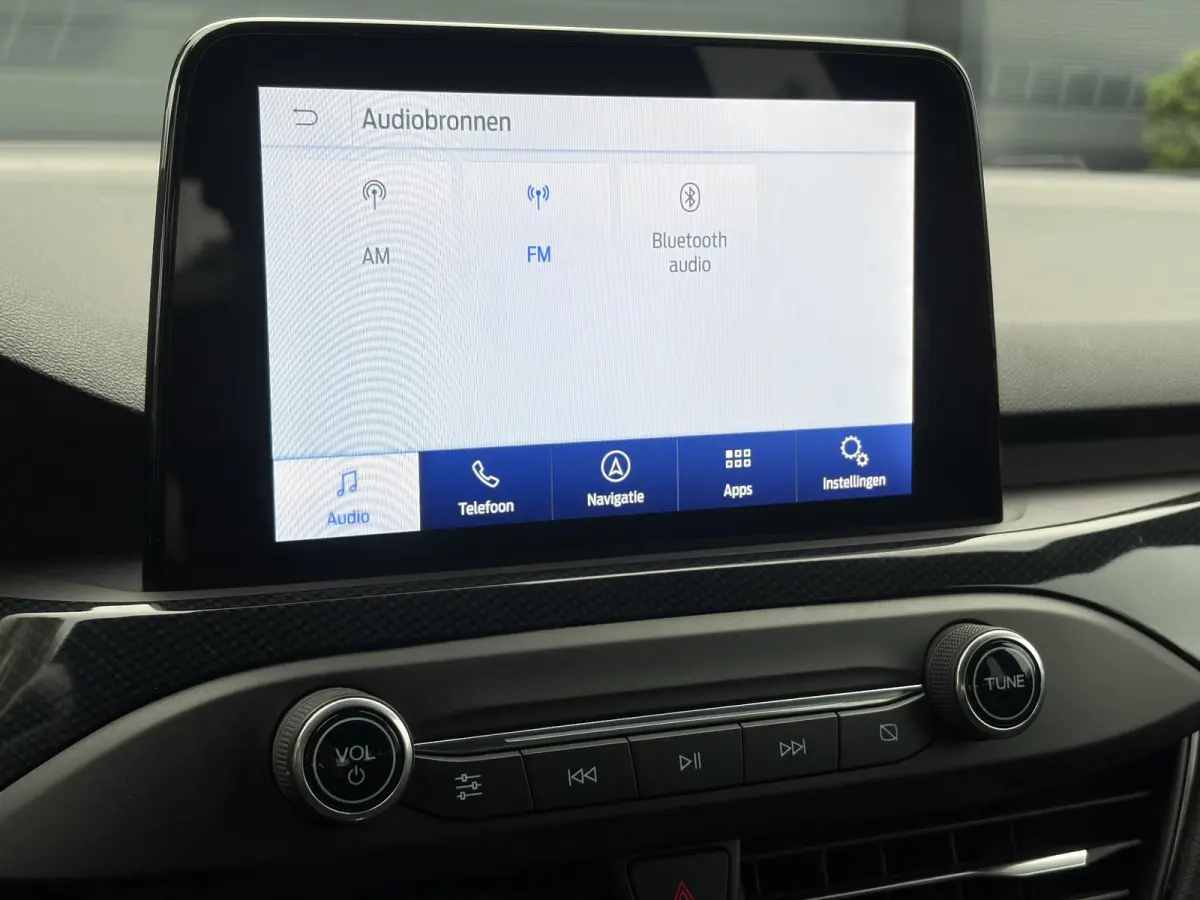 1.0 EcoBoost ST Line Business ✓2e Eigenaar✓Carplay✓Trekhaak✓Camera✓Keyless✓Stoelverw✓Clima✓Cruise✓Dealer Onderhouden✓Recent beurt gehad✓PDc V+A✓6 Bak✓125pk✓Lm vel
