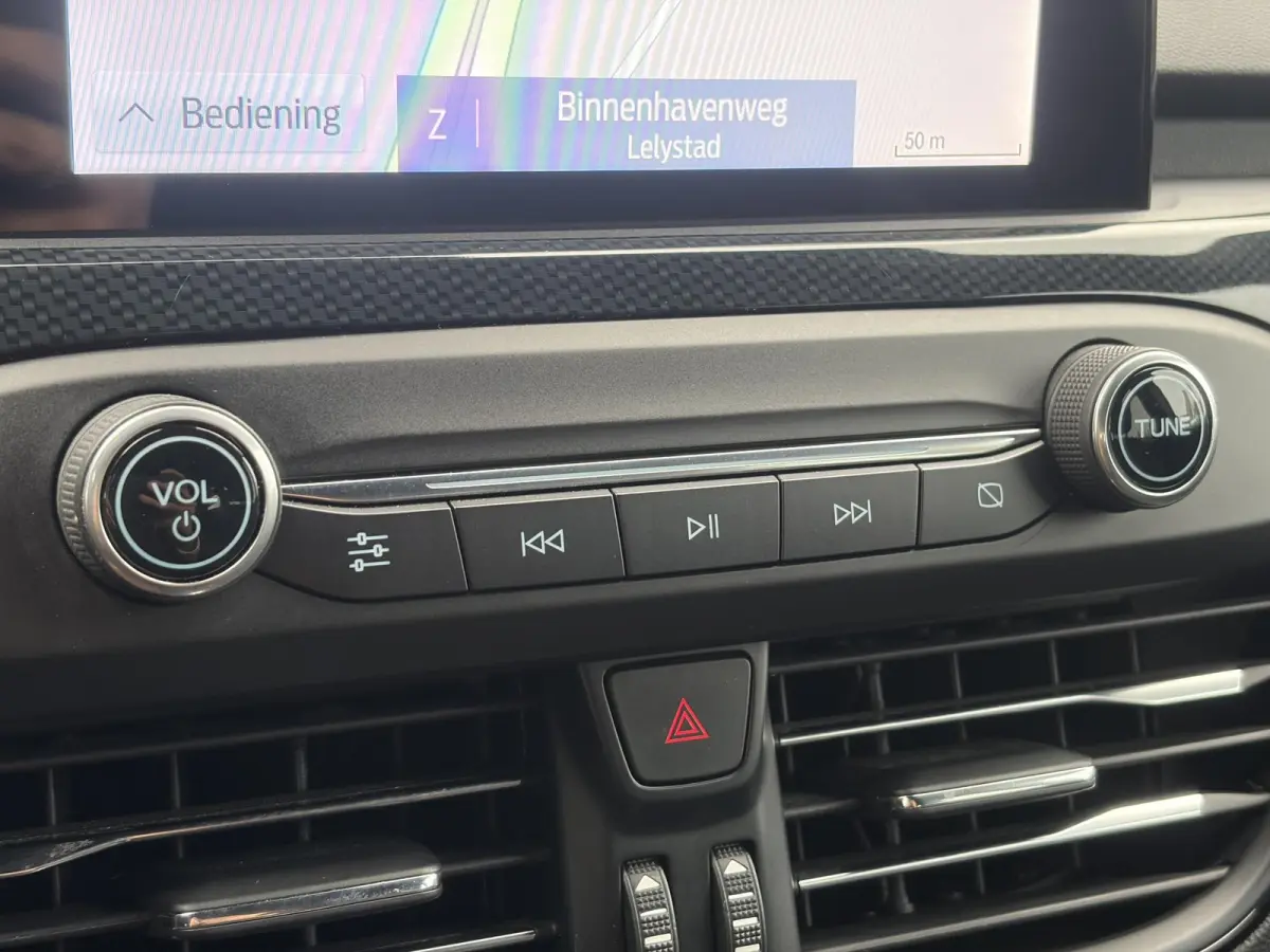 1.0 EcoBoost ST Line Business ✓2e Eigenaar✓Carplay✓Trekhaak✓Camera✓Keyless✓Stoelverw✓Clima✓Cruise✓Dealer Onderhouden✓Recent beurt gehad✓PDc V+A✓6 Bak✓125pk✓Lm vel