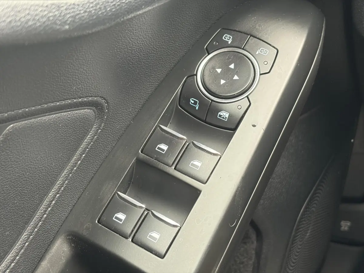 1.0 EcoBoost ST Line Business ✓2e Eigenaar✓Carplay✓Trekhaak✓Camera✓Keyless✓Stoelverw✓Clima✓Cruise✓Dealer Onderhouden✓Recent beurt gehad✓PDc V+A✓6 Bak✓125pk✓Lm vel