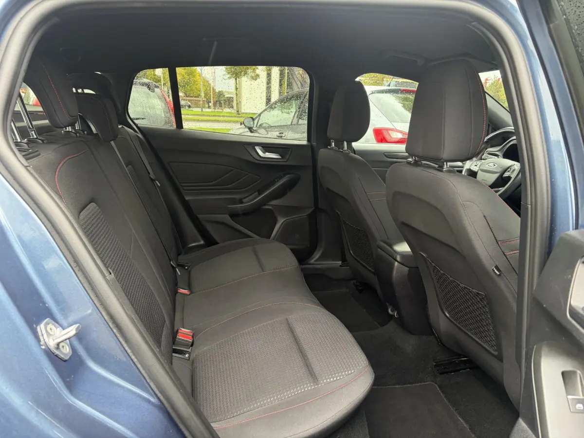 1.0 EcoBoost ST Line Business ✓2e Eigenaar✓Carplay✓Trekhaak✓Camera✓Keyless✓Stoelverw✓Clima✓Cruise✓Dealer Onderhouden✓Recent beurt gehad✓PDc V+A✓6 Bak✓125pk✓Lm vel