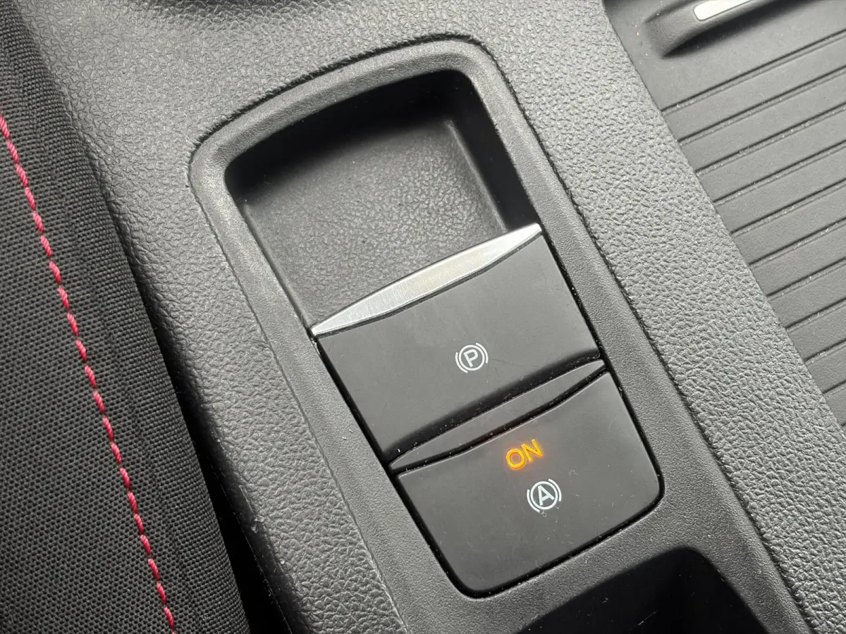 1.0 EcoBoost ST Line Business ✓2e Eigenaar✓Carplay✓Trekhaak✓Camera✓Keyless✓Stoelverw✓Clima✓Cruise✓Dealer Onderhouden✓Recent beurt gehad✓PDc V+A✓6 Bak✓125pk✓Lm vel