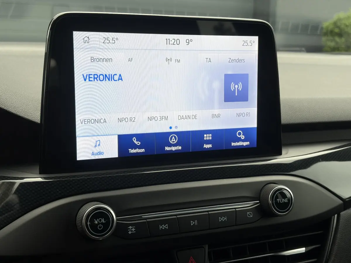 1.0 EcoBoost ST Line Business ✓2e Eigenaar✓Carplay✓Trekhaak✓Camera✓Keyless✓Stoelverw✓Clima✓Cruise✓Dealer Onderhouden✓Recent beurt gehad✓PDc V+A✓6 Bak✓125pk✓Lm vel