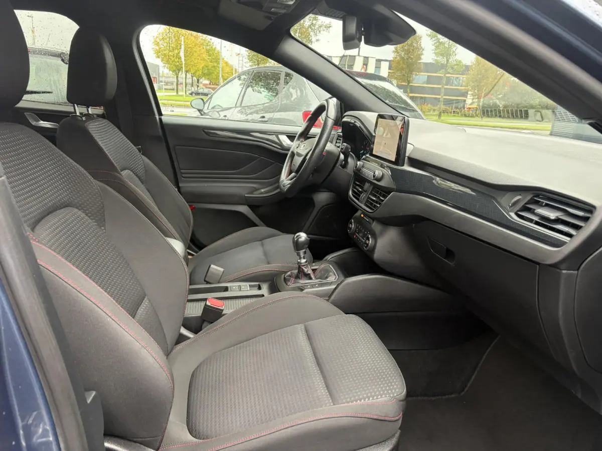 1.0 EcoBoost ST Line Business ✓2e Eigenaar✓Carplay✓Trekhaak✓Camera✓Keyless✓Stoelverw✓Clima✓Cruise✓Dealer Onderhouden✓Recent beurt gehad✓PDc V+A✓6 Bak✓125pk✓Lm vel