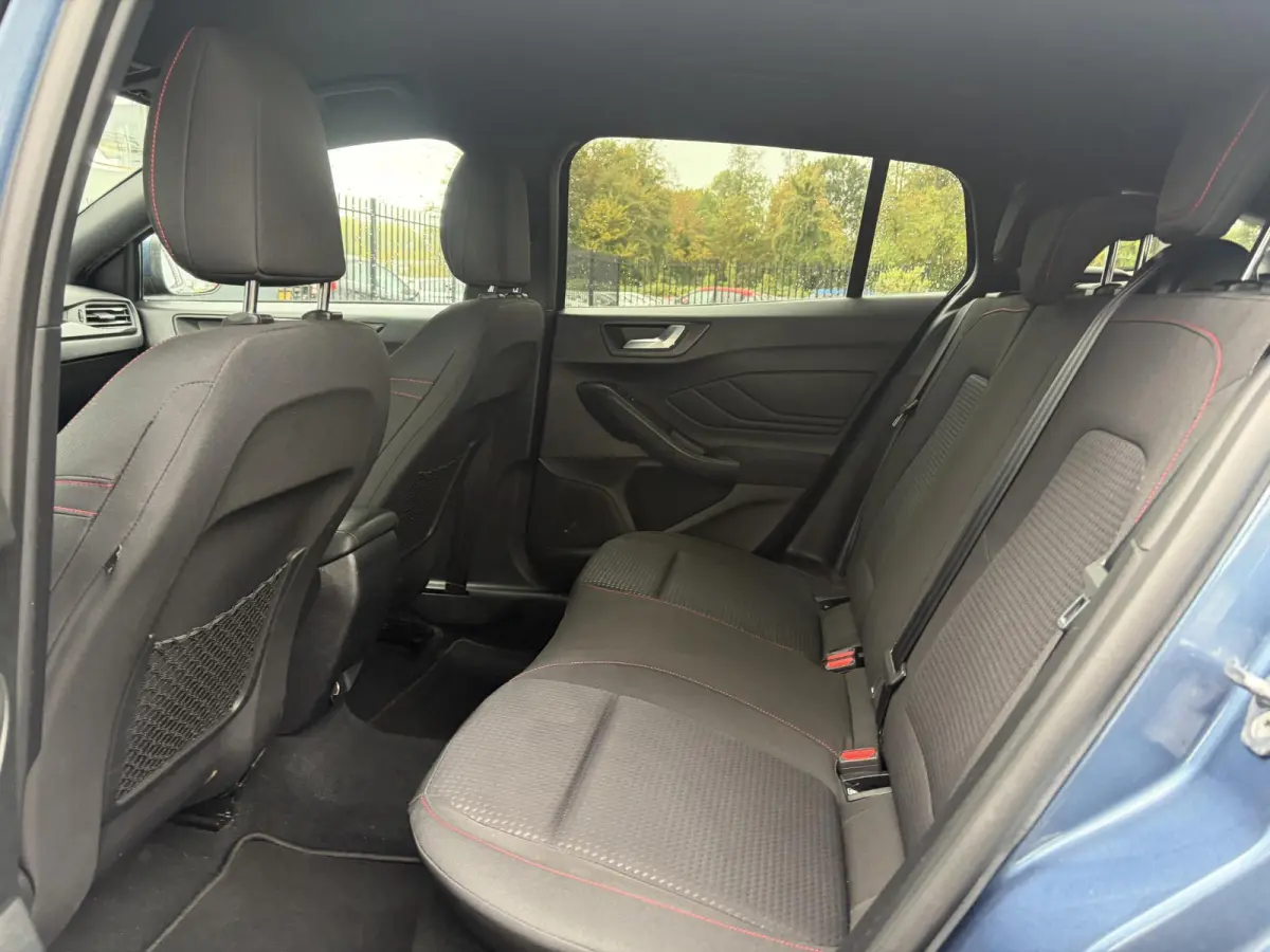 1.0 EcoBoost ST Line Business ✓2e Eigenaar✓Carplay✓Trekhaak✓Camera✓Keyless✓Stoelverw✓Clima✓Cruise✓Dealer Onderhouden✓Recent beurt gehad✓PDc V+A✓6 Bak✓125pk✓Lm vel