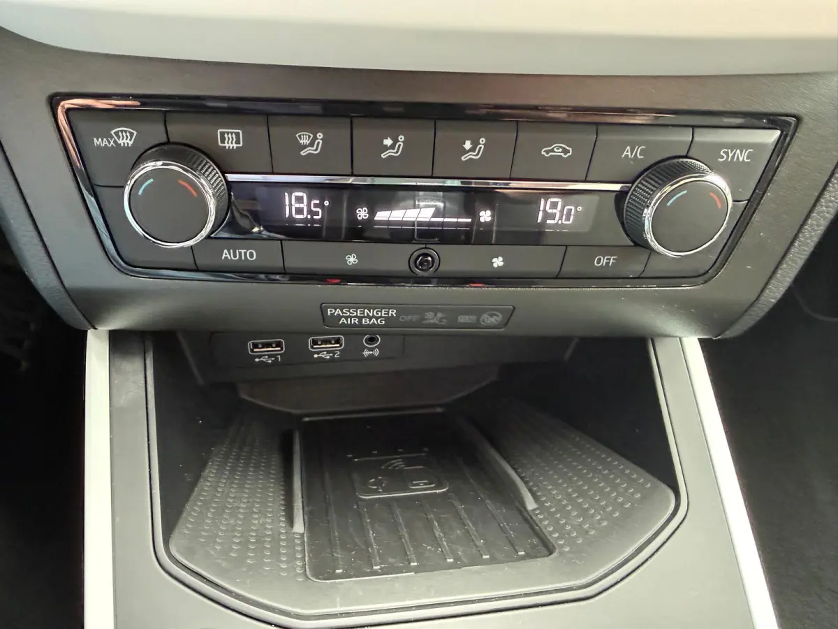 1.0 TSI Xcellence Business Intense | LED | LAGE KM | ACC | CLIMA | CAMERA | CARPLAY | TREKHAAK |