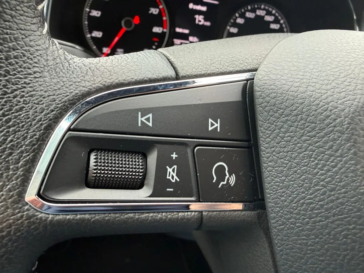 1.0 TSI Xcellence Business Intense | LED | LAGE KM | ACC | CLIMA | CAMERA | CARPLAY | TREKHAAK |