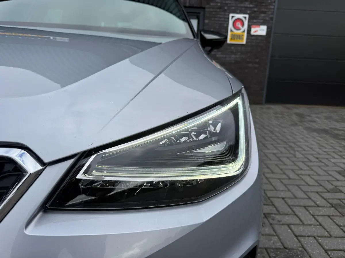 1.0 TSI Xcellence Business Intense | LED | LAGE KM | ACC | CLIMA | CAMERA | CARPLAY | TREKHAAK |