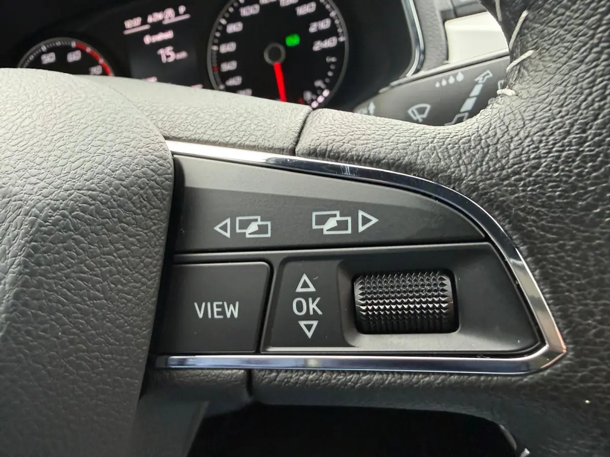 1.0 TSI Xcellence Business Intense | LED | LAGE KM | ACC | CLIMA | CAMERA | CARPLAY | TREKHAAK |