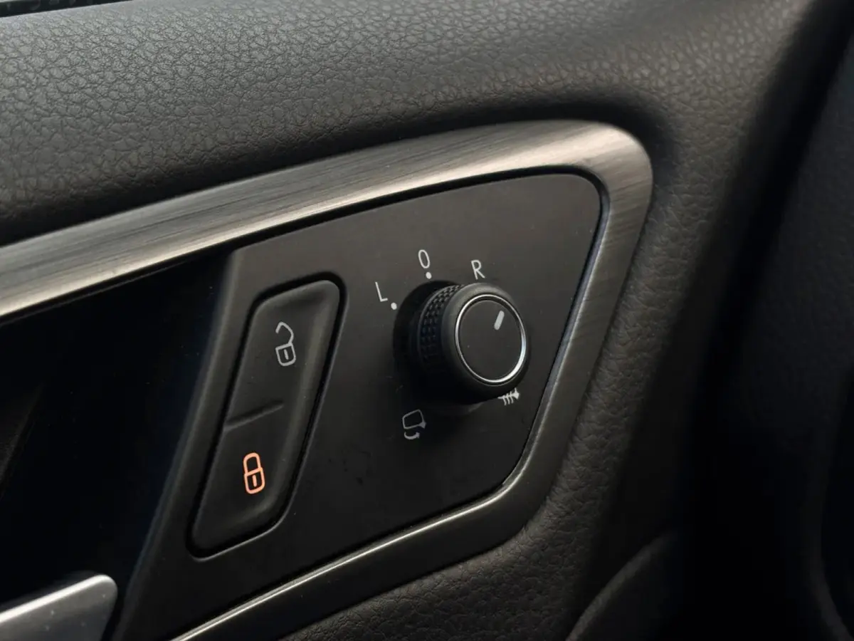 E-Golf (NL-auto, Goed OndH, Leder Dynaudio, Digitale Dash, StoelV, Climate Con, Cruise Con, Etc)