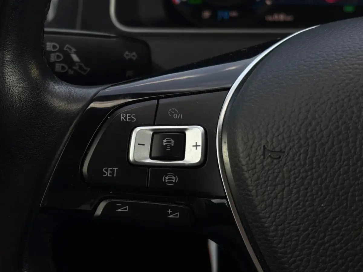 E-Golf (NL-auto, Goed OndH, Leder Dynaudio, Digitale Dash, StoelV, Climate Con, Cruise Con, Etc)