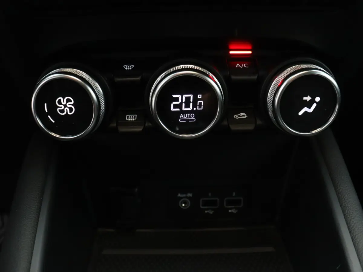 1.6 E-Tech Plug-in Hybrid 160PK Intens | NAVI GROOT | CAMERA | STOELVERWARMING