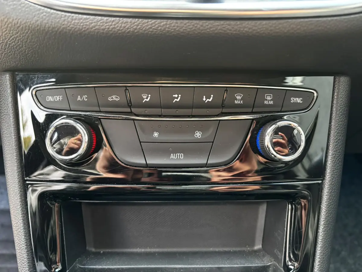 1.2 Business Elegance CARPLAY|125550KM|KEYLESS|TREKHAAK|CAMERA|NAVI