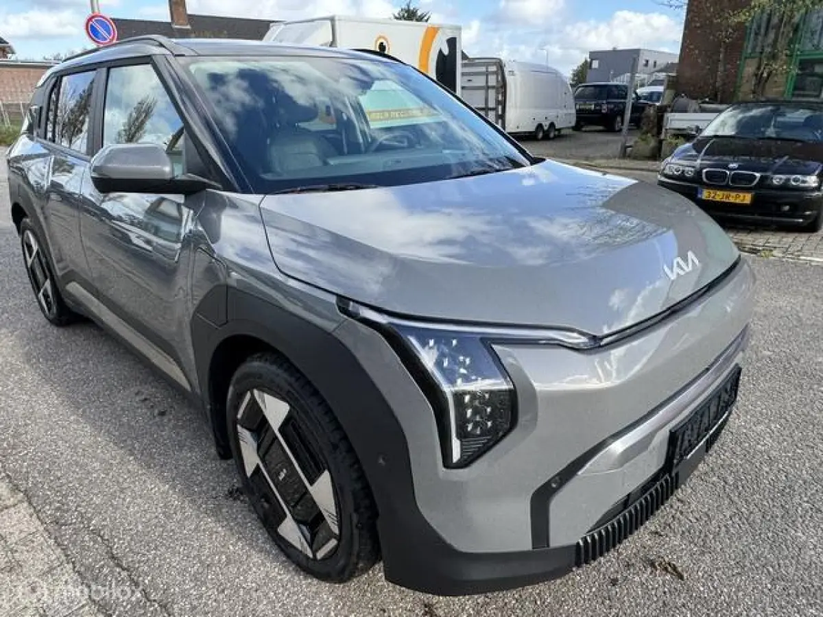 ExecutiveLine 81.4 kWh ruim 600km rijbereik , Luxe uitvoering Pano/ schuif/ kantel open dak , Leder bekleding , 360o camera , Dodehoek detectie , alle stoelen & stuur verwarmd € 35.000 ex 