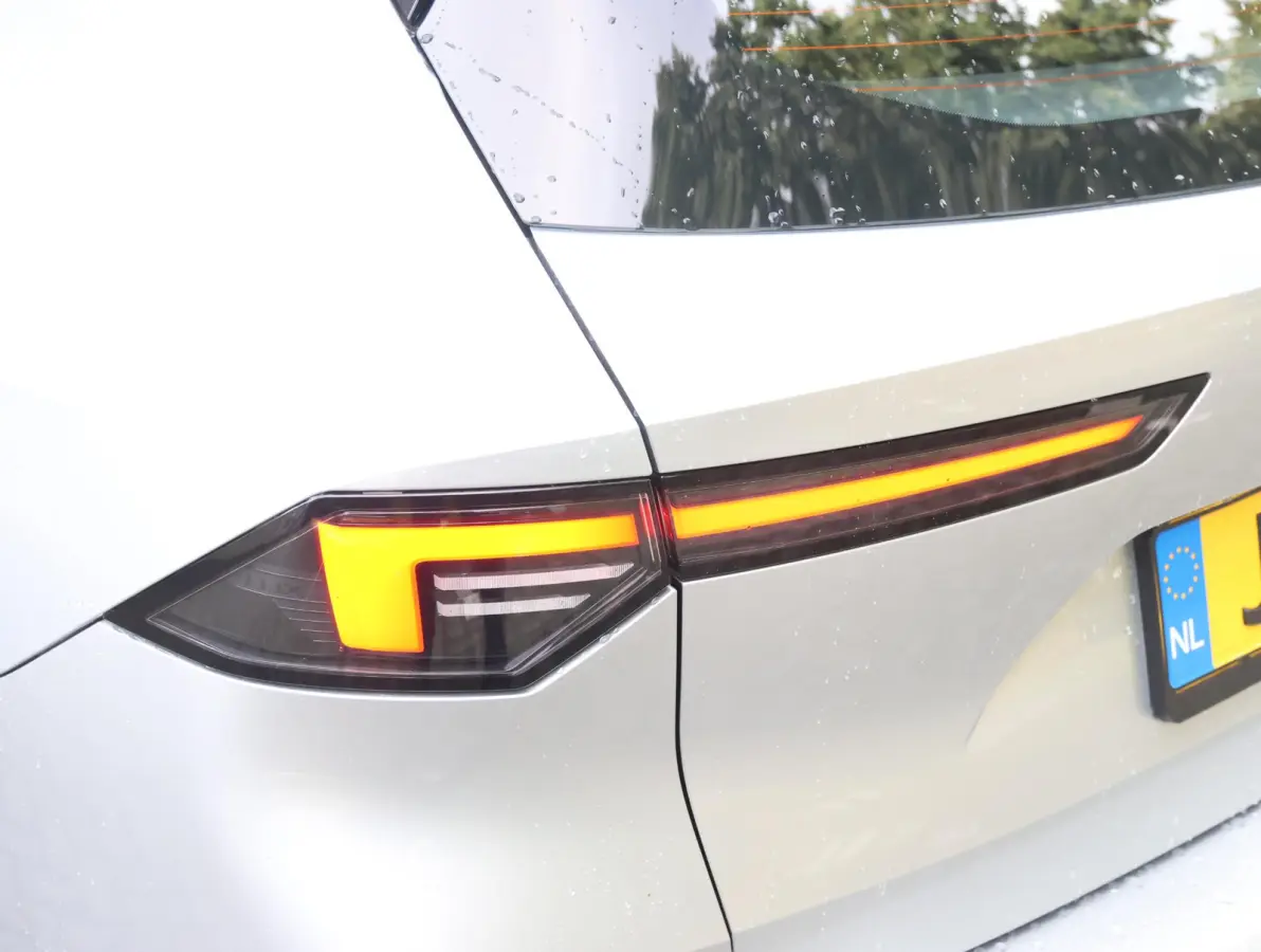54 kWh Edition | Accutest 97% | Cruise control adaptief | Comfort stoelen | Apple Carplay/Android Auto