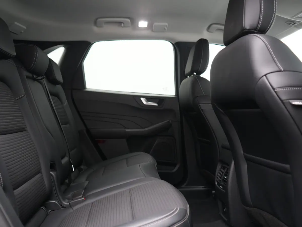 2.5 Titanium PHEV 225pk Dealer O.H | Trekhaak Af Fabriek | Adaptive Cruise | Head Up | 360 Camera | Stoelen & Stuur Verwarmd | Blis | Keyless | Apple Carplay | Navigatie | DAB | Virtual | 17