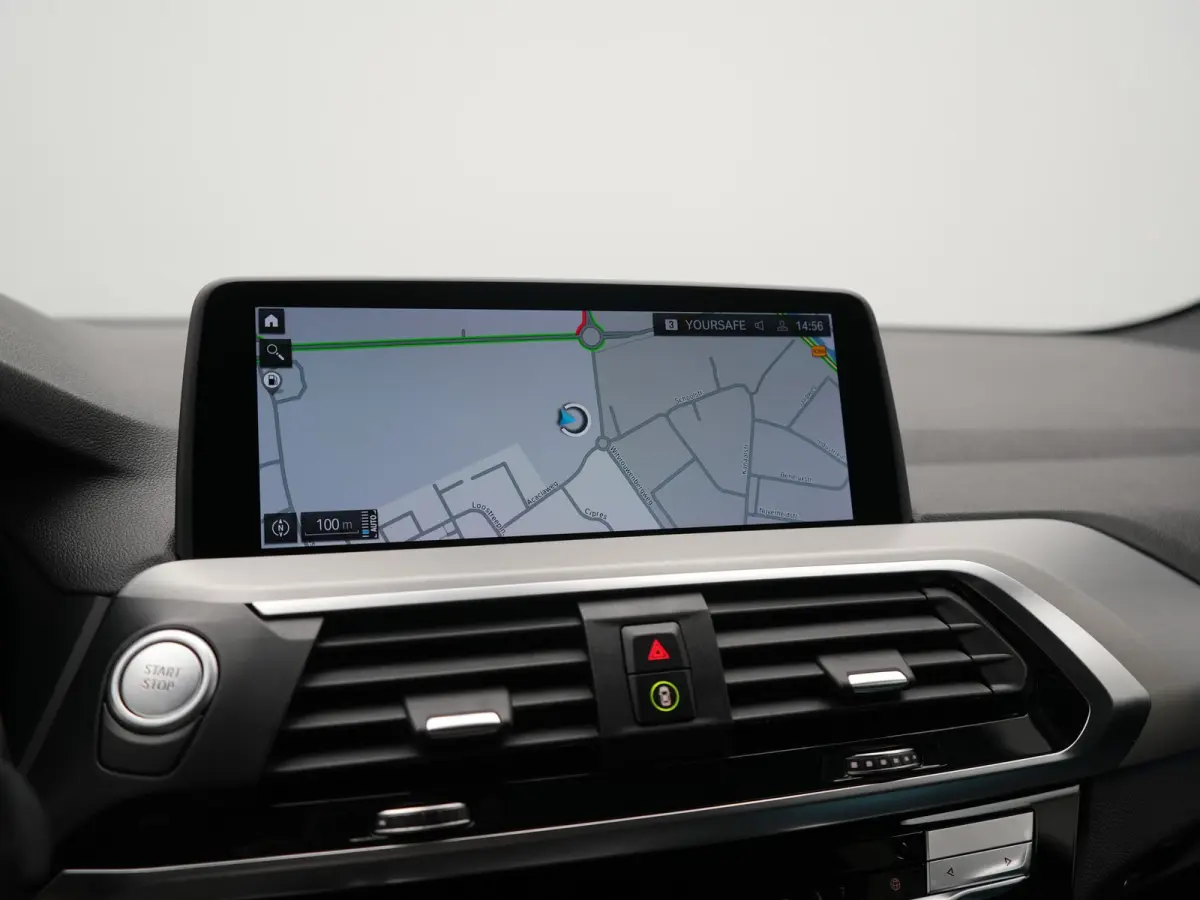 xDrive30e M Sport PHEV 293pk Dealer O.H | Camera | Head Up | Sfeerverlichting | Sportstoelen & Stuur Verwarmd | Apple Carplay | Cruise Control | DAB | Navigatie | Virtual | 21"L.M | Plug In 