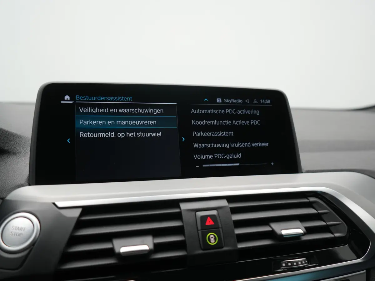 xDrive30e M Sport PHEV 293pk Dealer O.H | Camera | Head Up | Sfeerverlichting | Sportstoelen & Stuur Verwarmd | Apple Carplay | Cruise Control | DAB | Navigatie | Virtual | 21"L.M | Plug In 