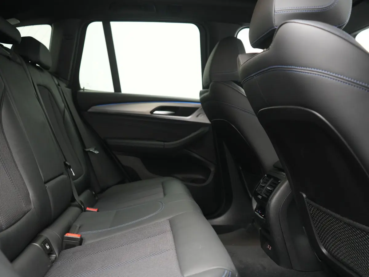 xDrive30e M Sport Shadow Line PHEV 293pk Dealer O.H | SOH 93% | Camera | 21"L.M | M Sportremmen |  Head Up | Sfeerverlichting | Sportstoelen & Stuur Verwarmd | Apple Carplay | Cruise Control