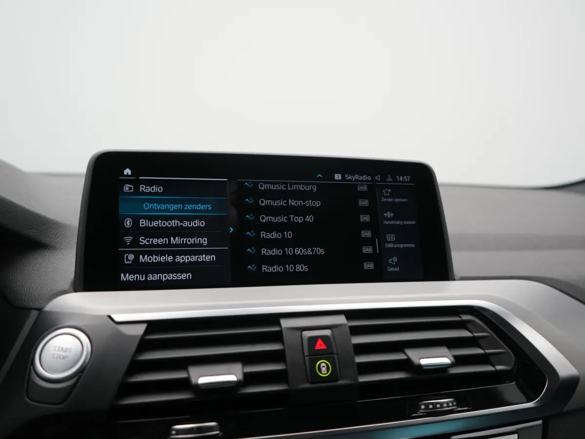 xDrive30e M Sport PHEV 293pk Dealer O.H | Camera | Head Up | Sfeerverlichting | Sportstoelen & Stuur Verwarmd | Apple Carplay | Cruise Control | DAB | Navigatie | Virtual | 21"L.M | Plug In 