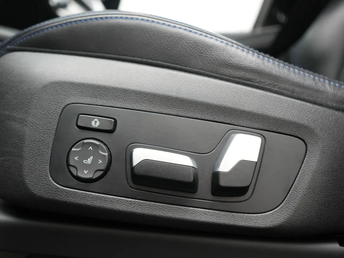 xDrive30e M Sport PHEV 293pk Dealer O.H | Camera | Head Up | Sfeerverlichting | Sportstoelen & Stuur Verwarmd | Apple Carplay | Cruise Control | DAB | Navigatie | Virtual | 21"L.M | Plug In 
