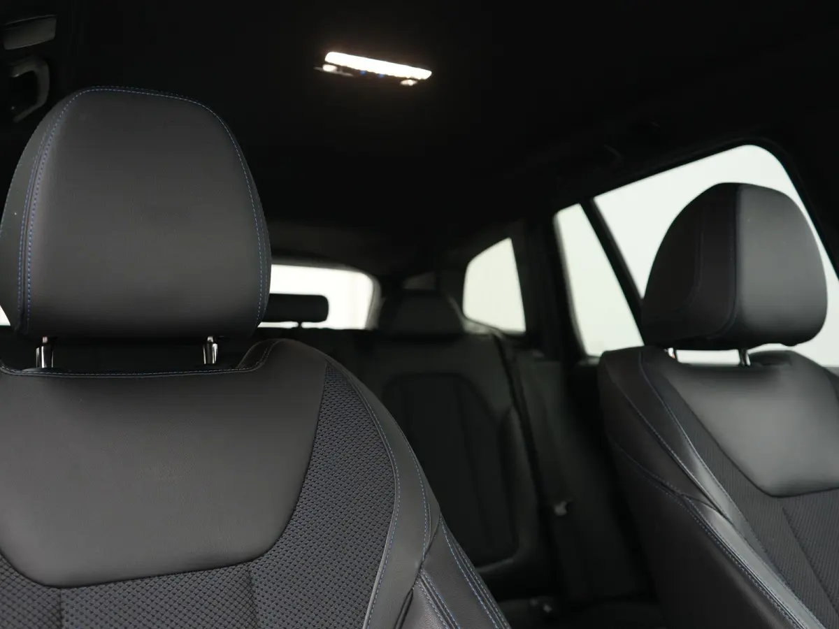 xDrive30e M Sport Shadow Line PHEV 293pk Dealer O.H | SOH 93% | Camera | 21"L.M | M Sportremmen |  Head Up | Sfeerverlichting | Sportstoelen & Stuur Verwarmd | Apple Carplay | Cruise Control