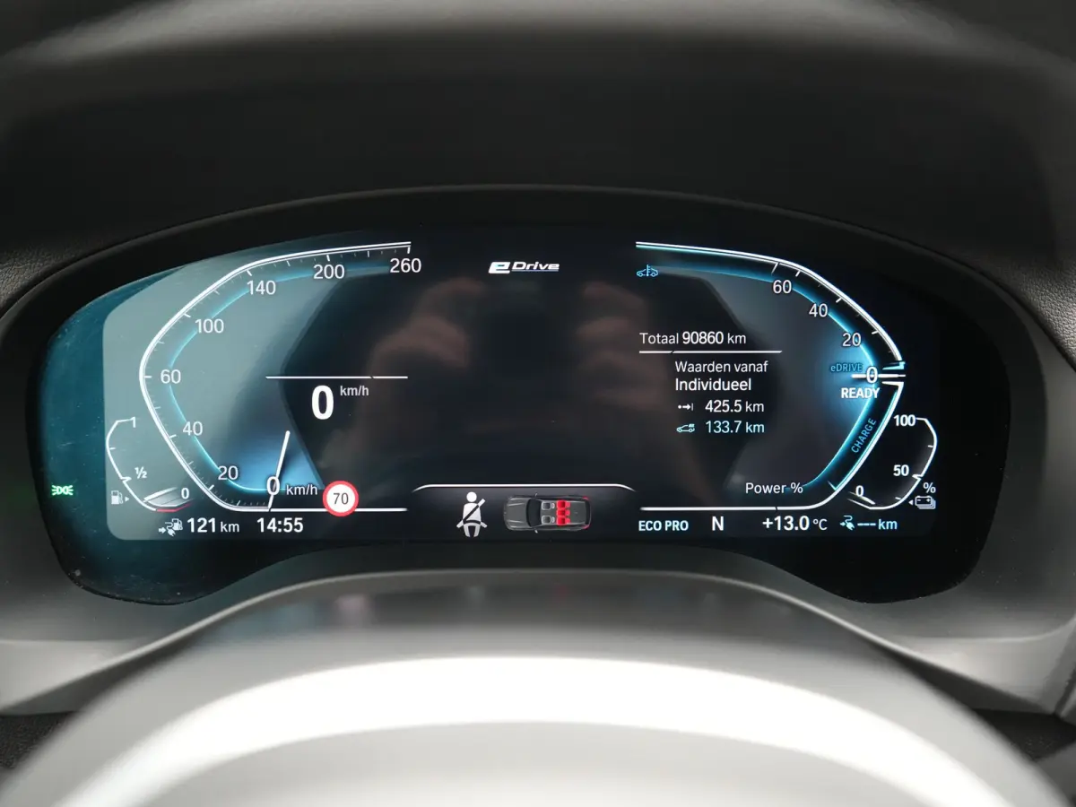 xDrive30e M Sport PHEV 293pk Dealer O.H | Camera | Head Up | Sfeerverlichting | Sportstoelen & Stuur Verwarmd | Apple Carplay | Cruise Control | DAB | Navigatie | Virtual | 21"L.M | Plug In 