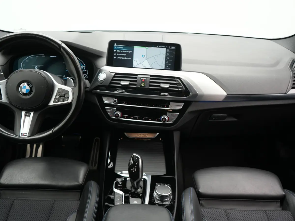 xDrive30e M Sport PHEV 293pk Dealer O.H | Camera | Head Up | Sfeerverlichting | Sportstoelen & Stuur Verwarmd | Apple Carplay | Cruise Control | DAB | Navigatie | Virtual | 21"L.M | Plug In 