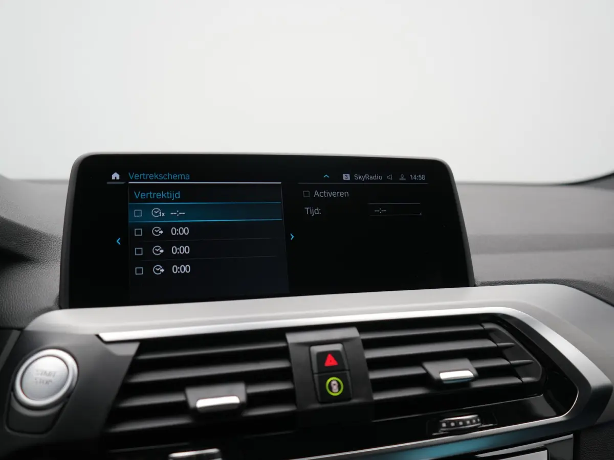 xDrive30e M Sport PHEV 293pk Dealer O.H | Camera | Head Up | Sfeerverlichting | Sportstoelen & Stuur Verwarmd | Apple Carplay | Cruise Control | DAB | Navigatie | Virtual | 21"L.M | Plug In 