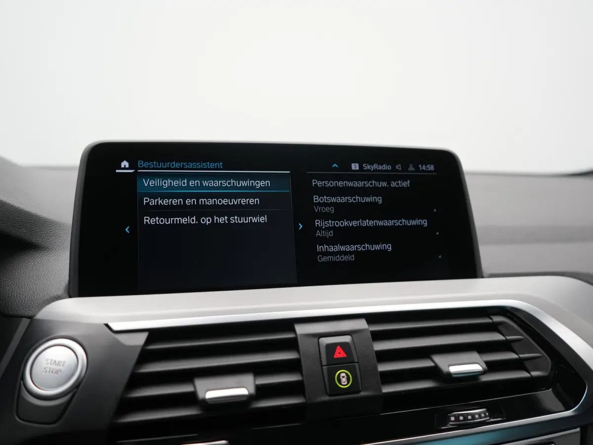 xDrive30e M Sport PHEV 293pk Dealer O.H | Camera | Head Up | Sfeerverlichting | Sportstoelen & Stuur Verwarmd | Apple Carplay | Cruise Control | DAB | Navigatie | Virtual | 21"L.M | Plug In 