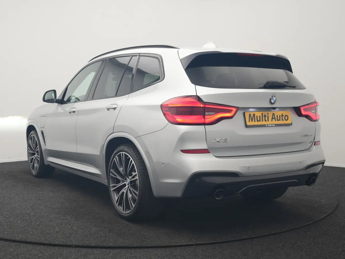 xDrive30e M Sport PHEV 293pk Dealer O.H | Camera | Head Up | Sfeerverlichting | Sportstoelen & Stuur Verwarmd | Apple Carplay | Cruise Control | DAB | Navigatie | Virtual | 21"L.M | Plug In 
