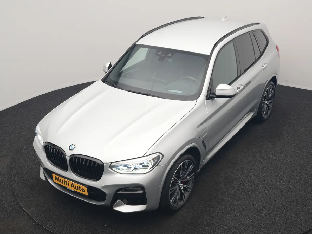xDrive30e M Sport PHEV 293pk Dealer O.H | Camera | Head Up | Sfeerverlichting | Sportstoelen & Stuur Verwarmd | Apple Carplay | Cruise Control | DAB | Navigatie | Virtual | 21"L.M | Plug In 