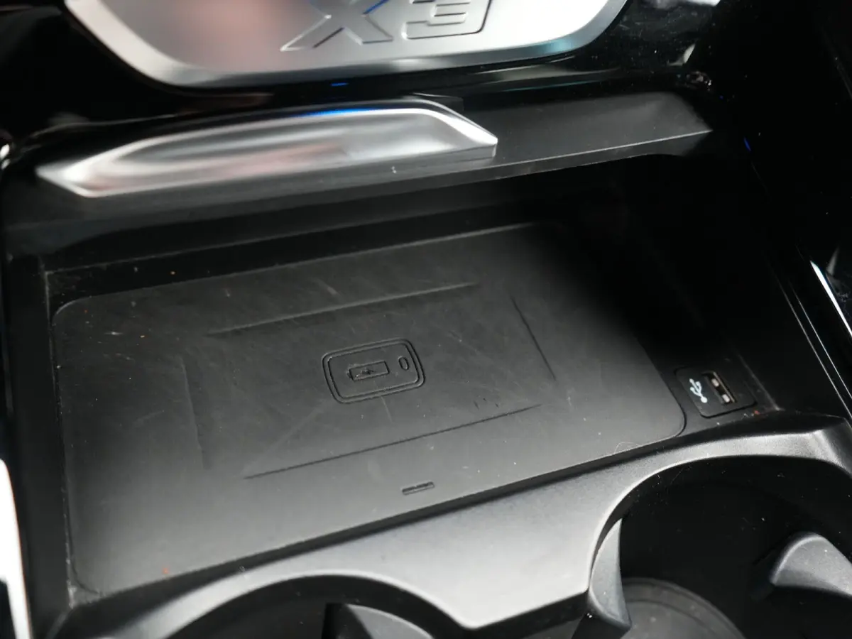 xDrive30e M Sport PHEV 293pk Dealer O.H | Camera | Head Up | Sfeerverlichting | Sportstoelen & Stuur Verwarmd | Apple Carplay | Cruise Control | DAB | Navigatie | Virtual | 21"L.M | Plug In 