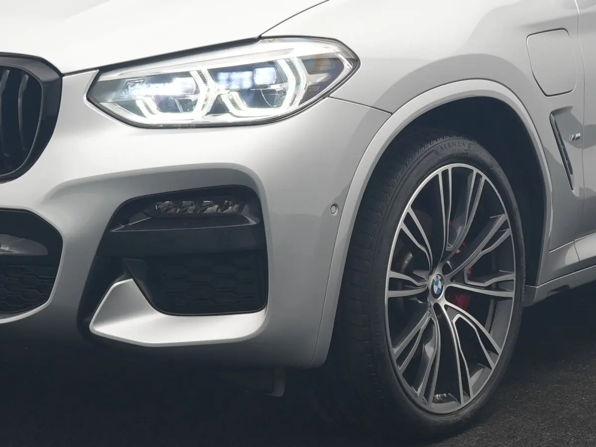xDrive30e M Sport PHEV 293pk Dealer O.H | Camera | Head Up | Sfeerverlichting | Sportstoelen & Stuur Verwarmd | Apple Carplay | Cruise Control | DAB | Navigatie | Virtual | 21"L.M | Plug In 
