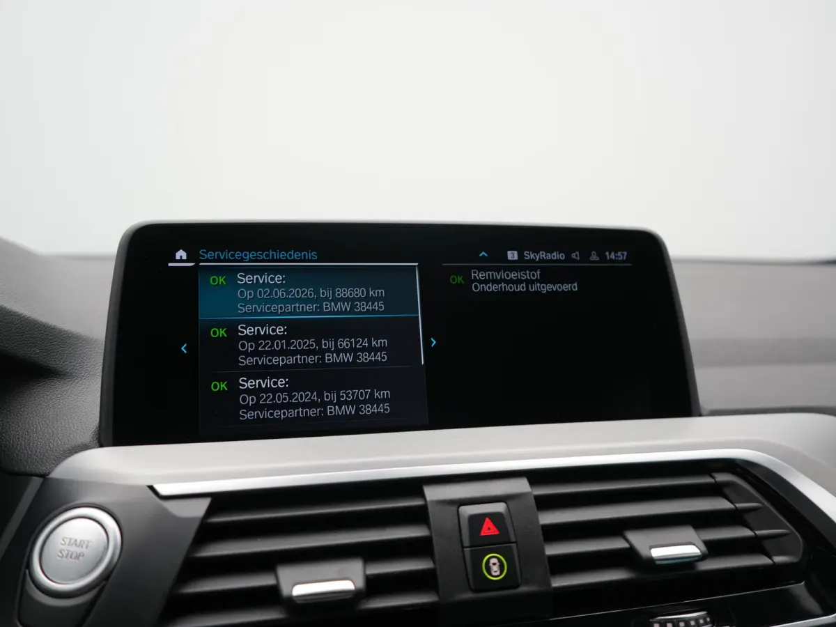 xDrive30e M Sport PHEV 293pk Dealer O.H | Camera | Head Up | Sfeerverlichting | Sportstoelen & Stuur Verwarmd | Apple Carplay | Cruise Control | DAB | Navigatie | Virtual | 21"L.M | Plug In 