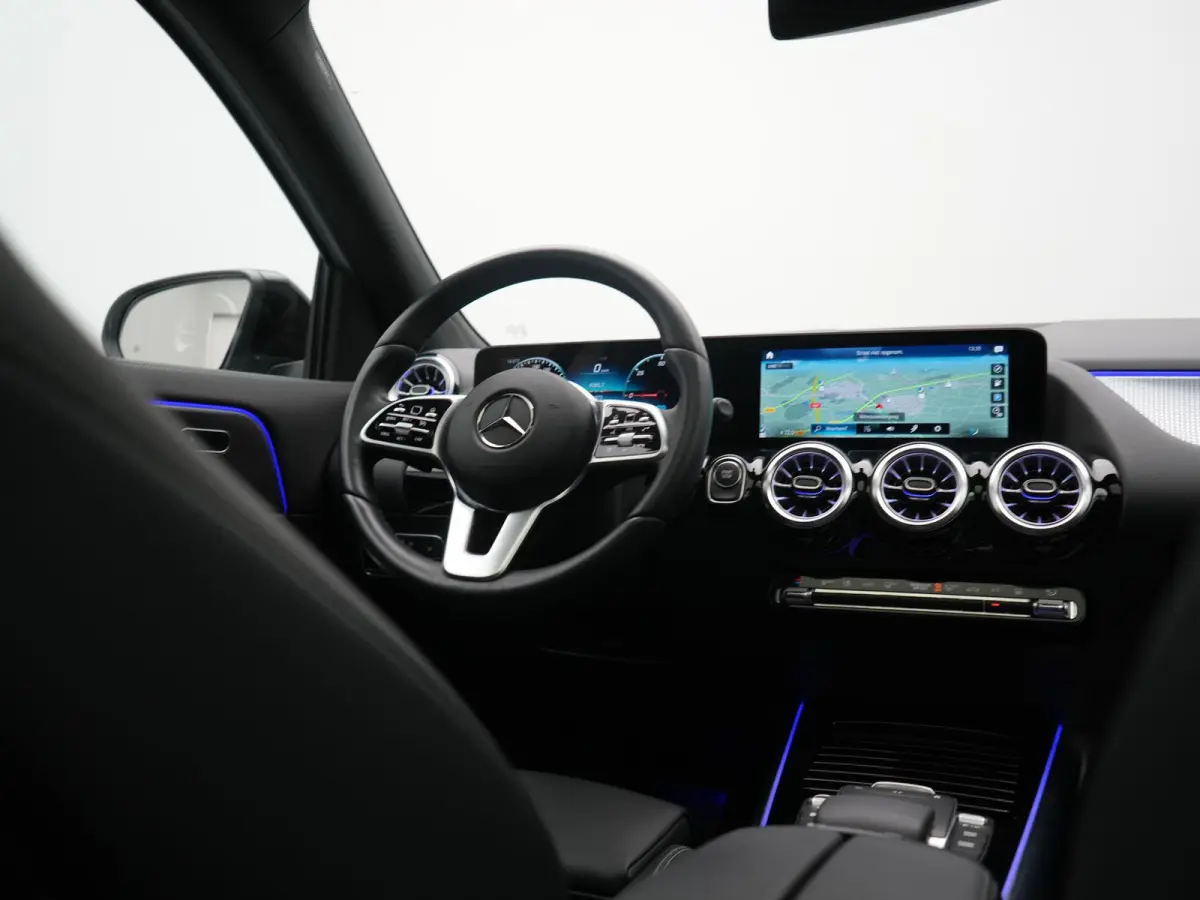 250+ Business Line 74 kWh 191pk Dealer O.H | Panodak | Camera | Stoelen & Stuur Verwarmd | Sfeerverlichting | Cruise Control | Navigatie | DAB | Virtual | 18"L.M |