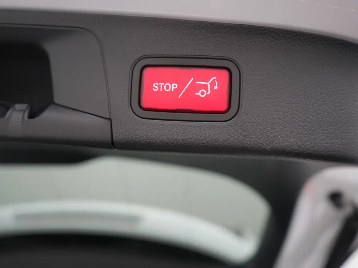 250+ Business Line 74 kWh 191pk Dealer O.H | Panodak | Camera | Stoelen & Stuur Verwarmd | Sfeerverlichting | Cruise Control | Navigatie | DAB | Virtual | 18"L.M |