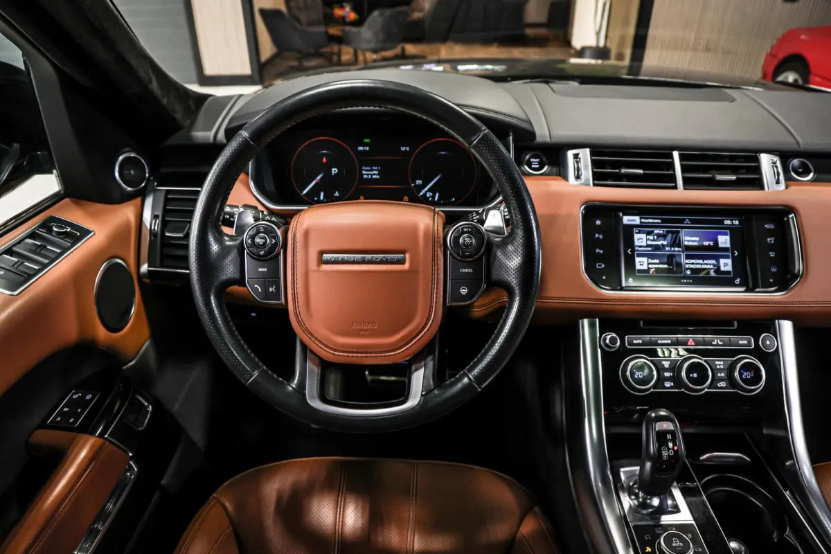 4.4 SDV8 Autobiography Dynamic