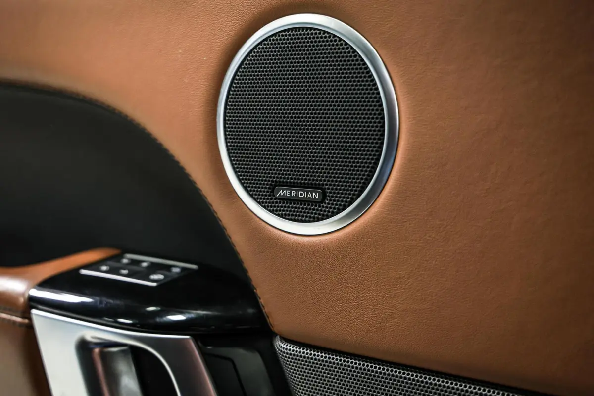 4.4 SDV8 Autobiography Dynamic