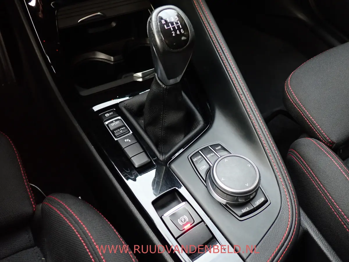 1.8i SPORTLINE CARPLAY / HEADUP / 18'' / SPORTSTOEL / PROF-NAVI