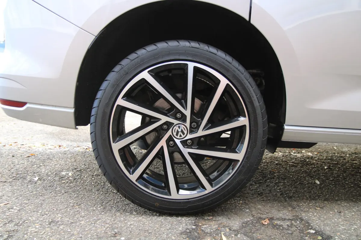 2.0 TDI 102PK 1st Edition / App connect / Multi stuur / 18" velgen