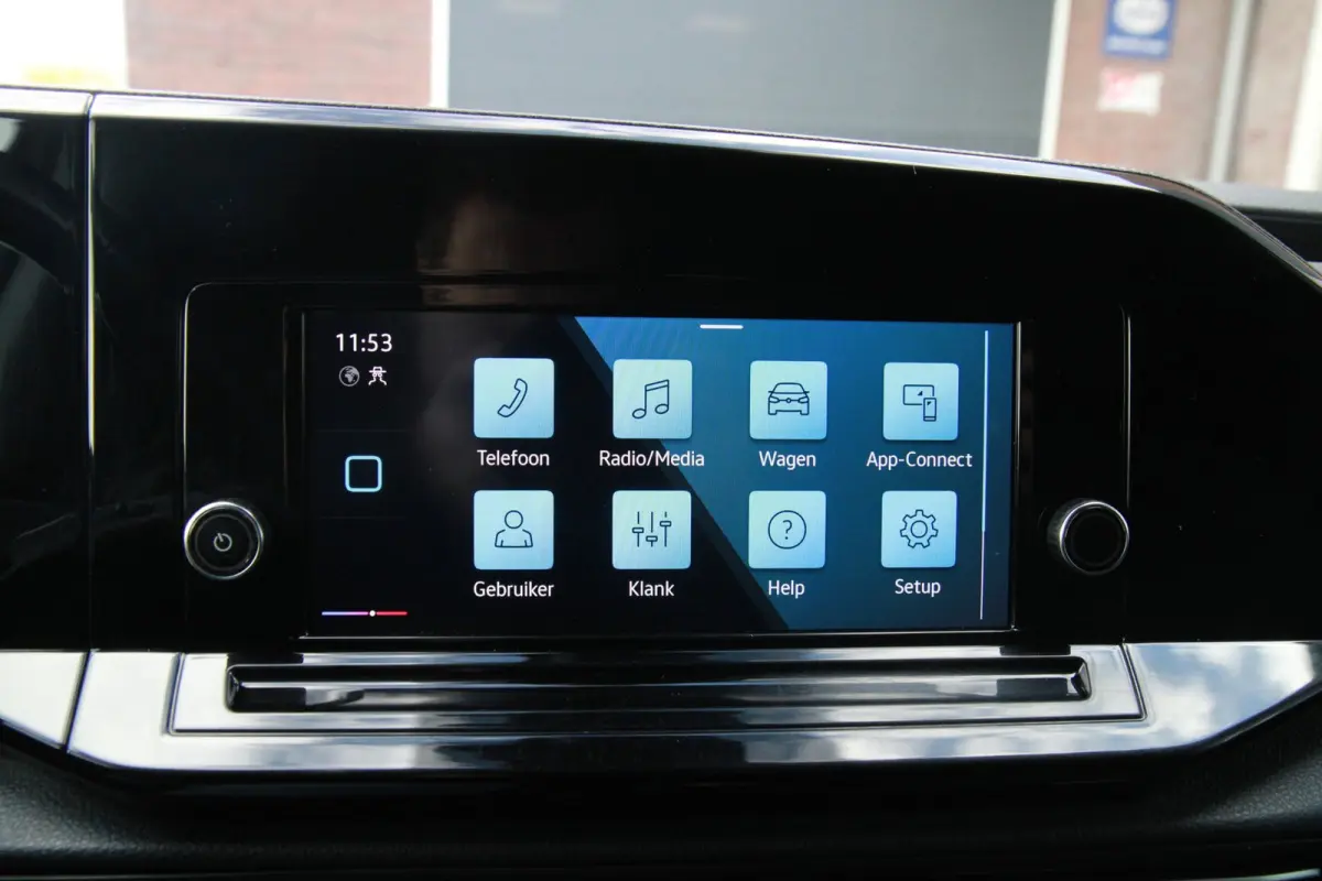 2.0 TDI 102PK 1st Edition / App connect / Multi stuur / 18" velgen