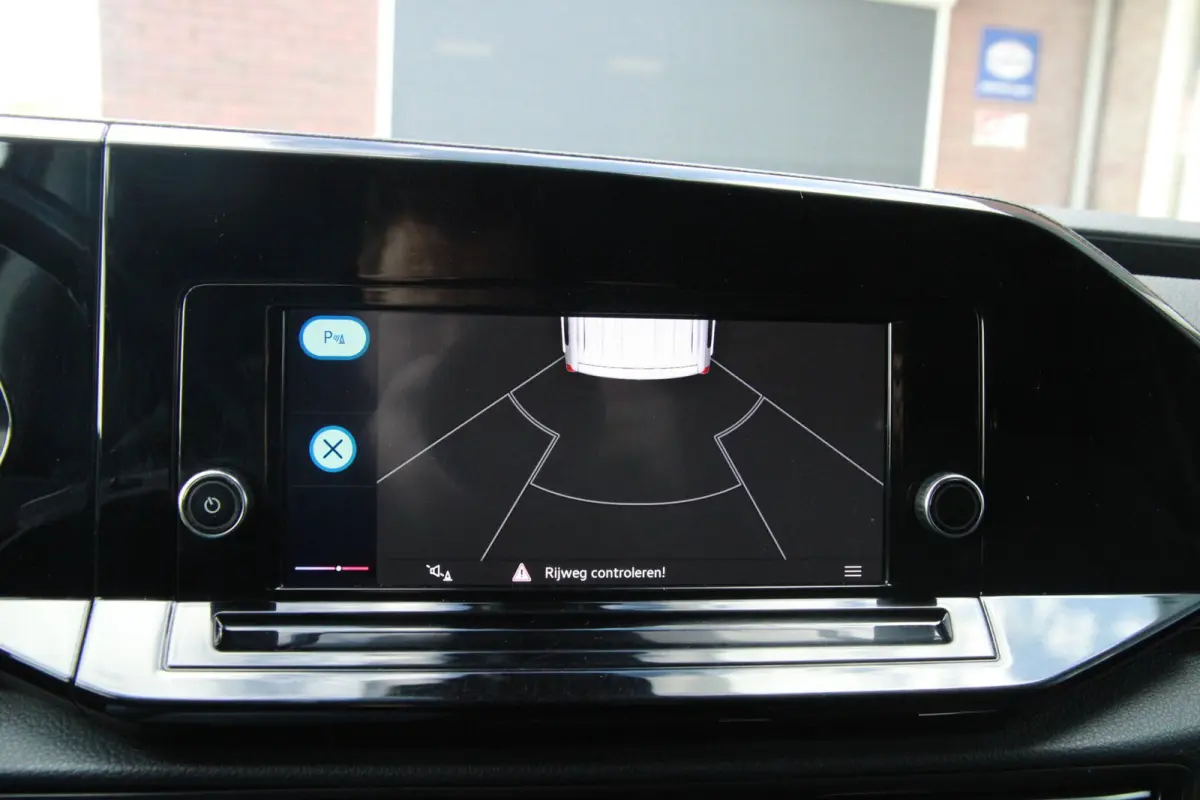 2.0 TDI 102PK 1st Edition / App connect / Multi stuur / 18" velgen