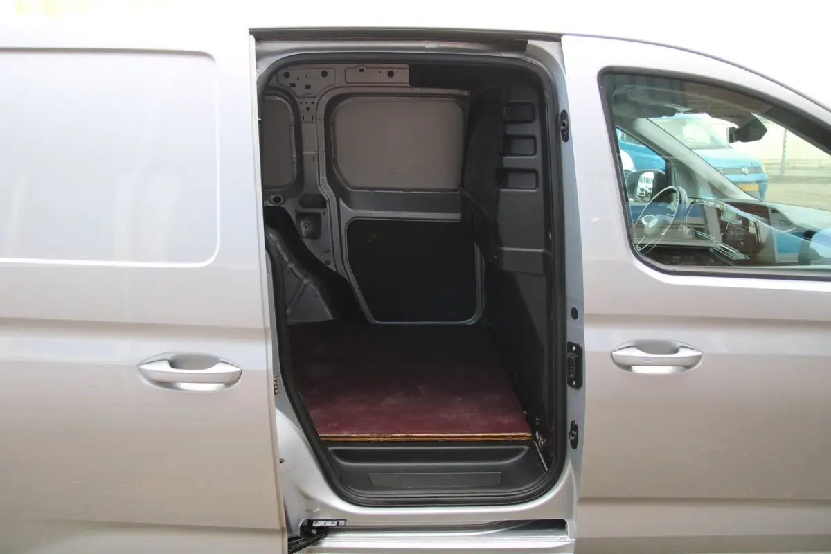 2.0 TDI 102PK 1st Edition / App connect / Multi stuur / 18" velgen