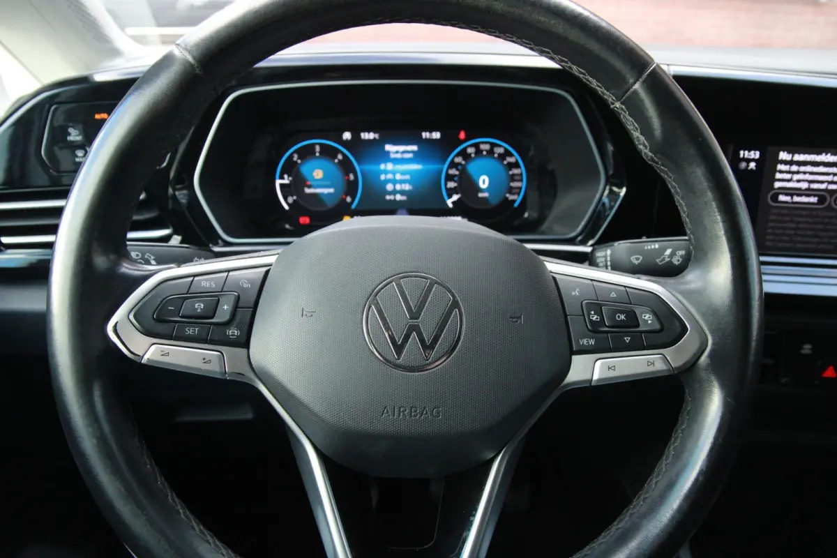 2.0 TDI 102PK 1st Edition / App connect / Multi stuur / 18" velgen