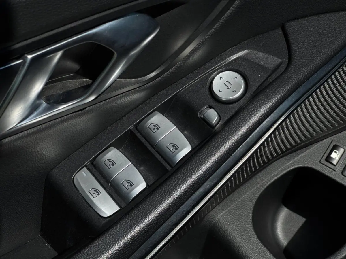 320e Sport Line PHEV // Panorama Dak // Navi // LED // Cruise // PDC