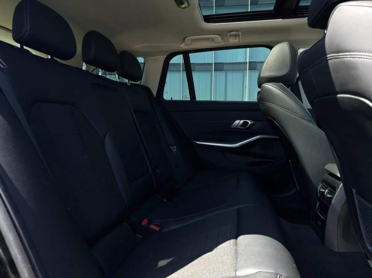 320e Sport Line PHEV // Panorama Dak // Navi // LED // Cruise // PDC
