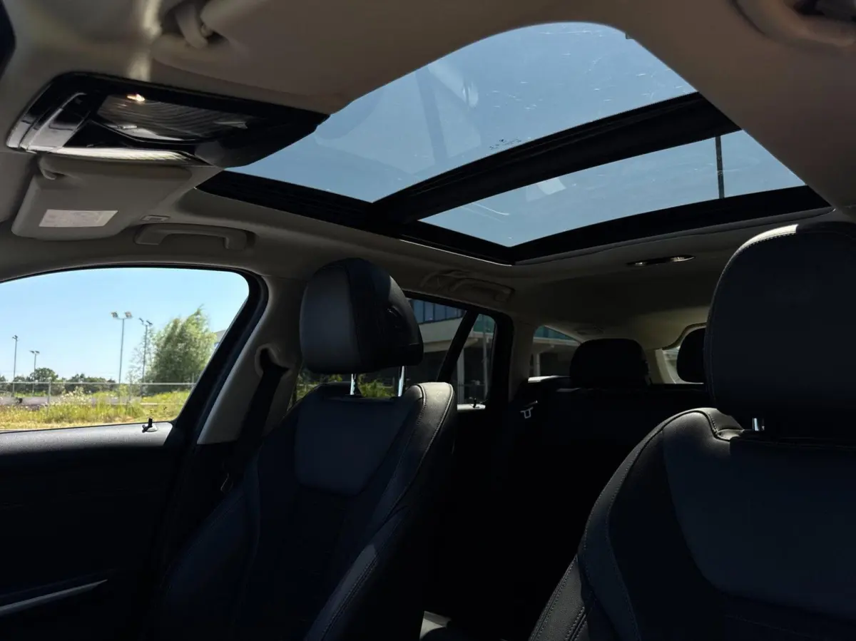 320e Sport Line PHEV // Panorama Dak // Navi // LED // Cruise // PDC